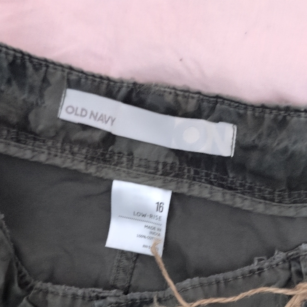 Old Navy Olive Green Floral Pattern Low-Rise Crop Pants Size 16